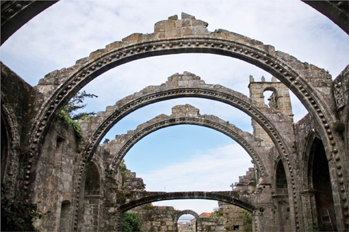 Ruinas de Santa Mariña Dozo (siglo XV)