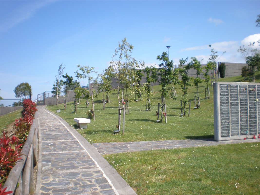 Cementerio-de-Deva-Parque-de-las-Cenizas-1067x800