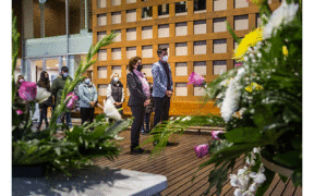 Grupo Albia viste sus centros funerarios con ornamentos florales en el Día de Todos los Santos